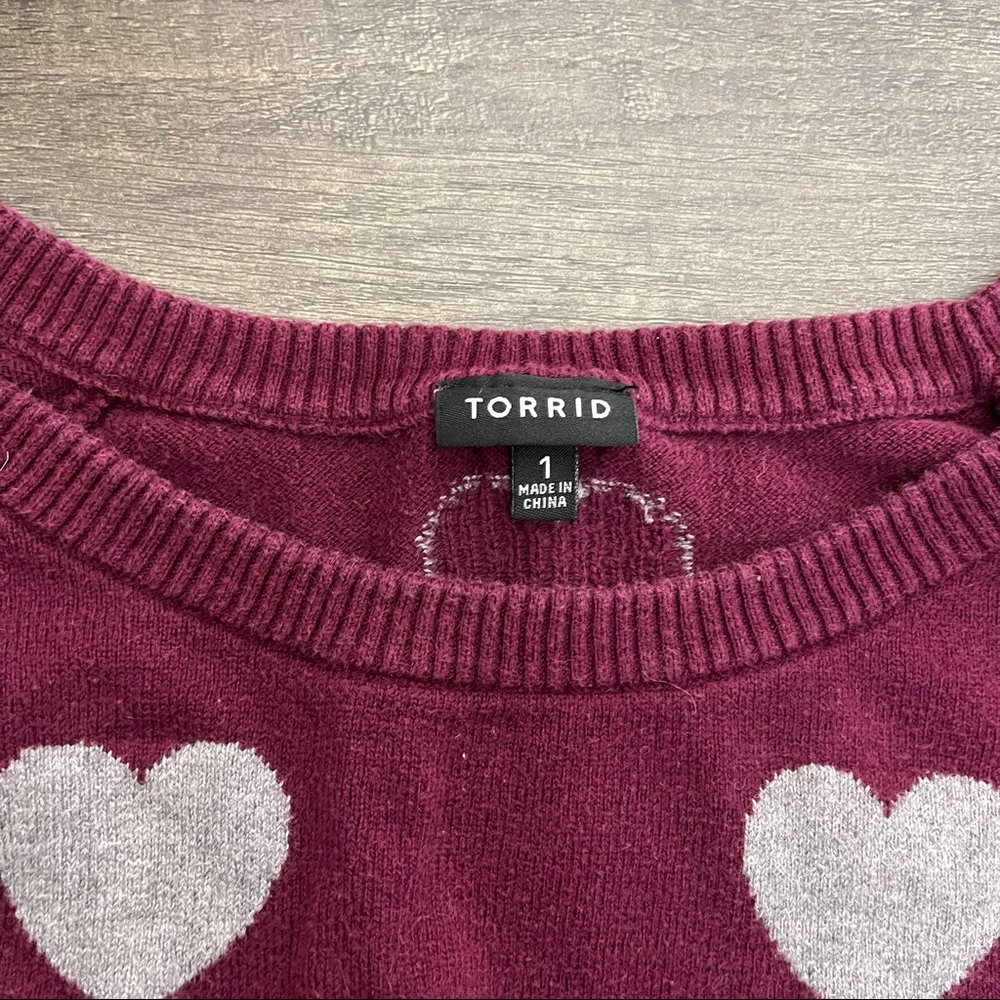 🎉 HP 🎉 Torrid Burgundy and Gray Cotton Heart Print Sweater, Size 1 - Picture 11 of 13
